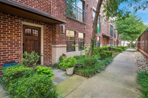 2411 N Hall St #36, Dallas, TX 75204