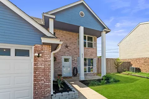 622 Mission Hills Dr, Arlington, TX 76018