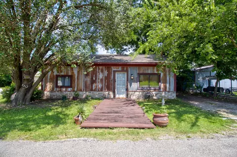 12 Old Shawnee Trail Dr, Gordonville, TX 76245