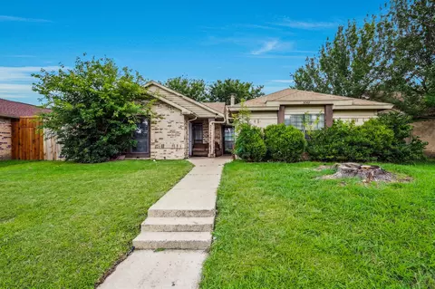 3048 Navarro Ln, Grand Prairie, TX 75052