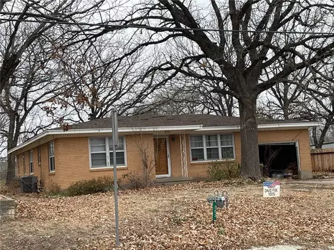 203 N 4th St, Valley Mills, TX 76689