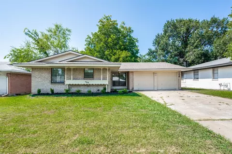 706 Goodyear St, Irving, TX 75062