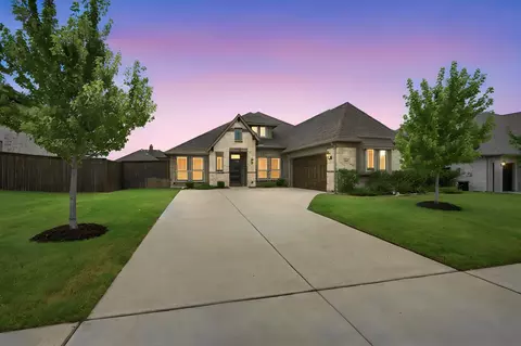 466 Summer Grove Dr, Midlothian, TX 76065