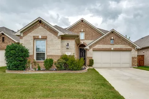 2810 Green Circle Dr, Mansfield, TX 76063