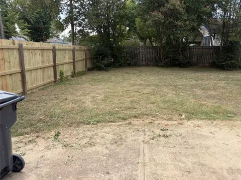 Exterior - 2025 Lyle Ave, Waco, TX 76708 photo 8 of 13