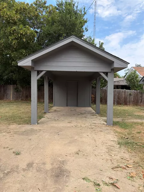 Exterior - 2025 Lyle Ave, Waco, TX 76708 photo 4 of 13