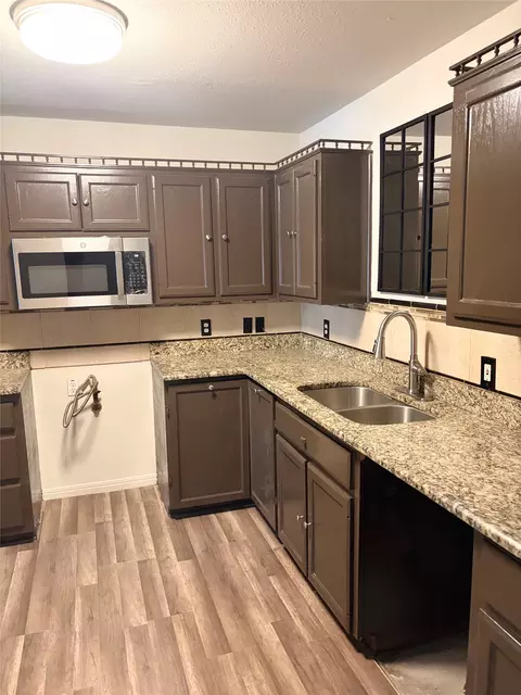 Kitchen - 2025 Lyle Ave, Waco, TX 76708 photo 6 of 6