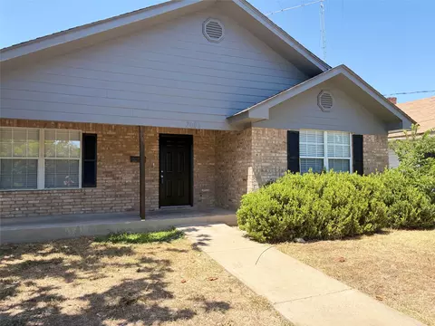 Exterior - 2025 Lyle Ave, Waco, TX 76708 photo 3 of 13