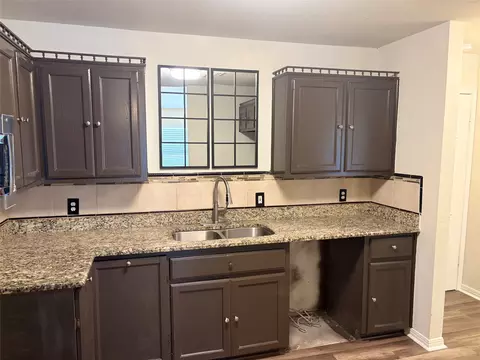 Kitchen - 2025 Lyle Ave, Waco, TX 76708 photo 3 of 6