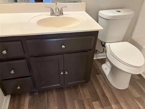 Bath - 2025 Lyle Ave, Waco, TX 76708 photo 1 of 3