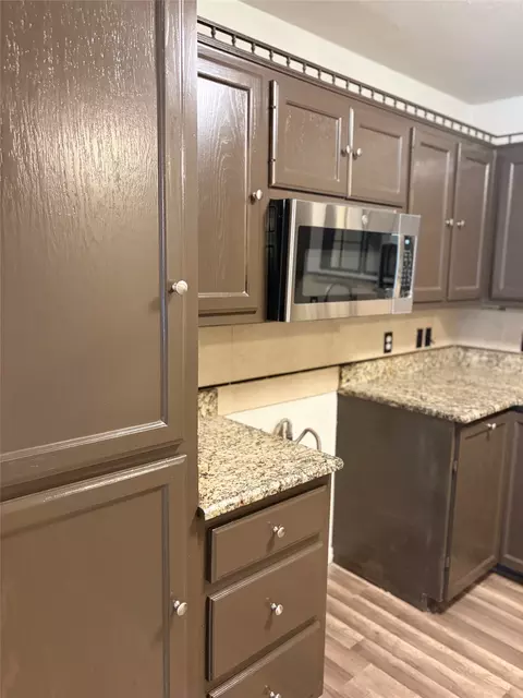 Kitchen - 2025 Lyle Ave, Waco, TX 76708 photo 5 of 6