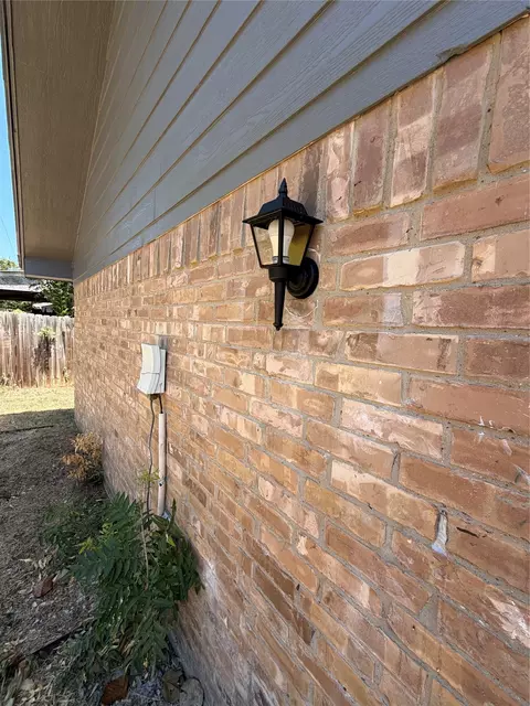 Exterior - 2025 Lyle Ave, Waco, TX 76708 photo 12 of 13