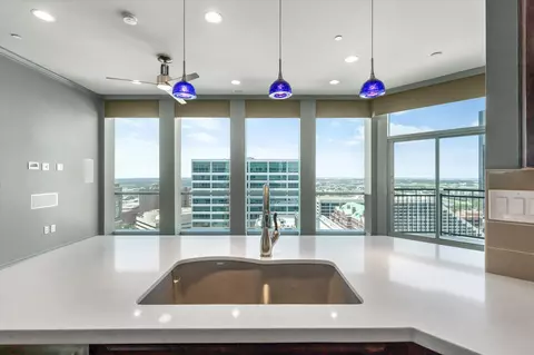 500 Throckmorton St #2004, Fort Worth, TX 76102