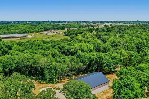 400 Wild Wood Ln, Whitesboro, TX 76273