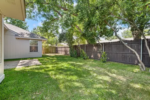 Exterior - 1208 Hanover Dr, Euless, TX 76040 photo 3 of 4