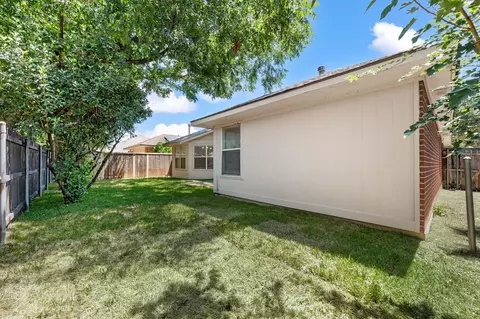 Exterior - 1208 Hanover Dr, Euless, TX 76040 photo 4 of 4
