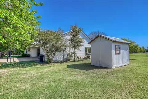 Exterior - 626 Epps Rd, Palmer, TX 75152 photo 4 of 5