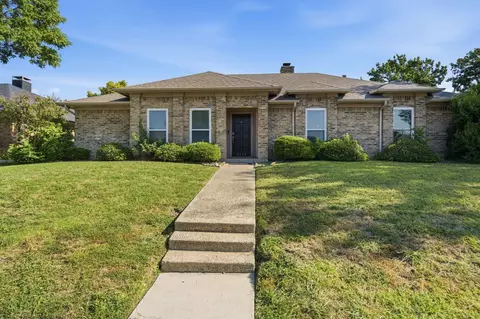 2119 Pueblo Dr, Carrollton, TX 75006