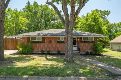 210 Hill St, Farmersville, TX 75442