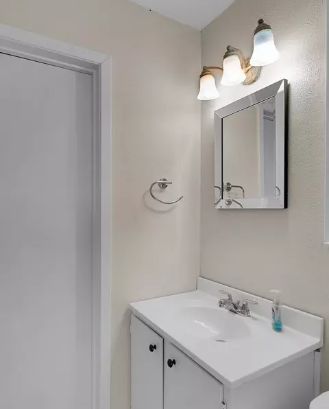 Bath - 596 Saffle Rd, Robinson, TX 76706 photo 4 of 5