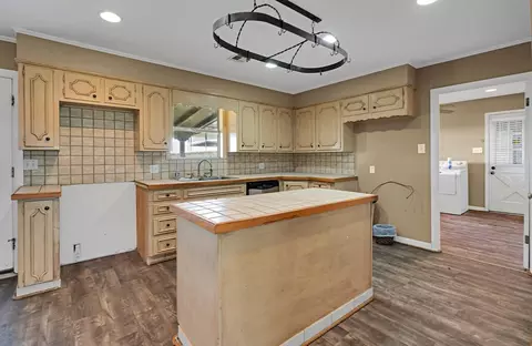 Kitchen - 596 Saffle Rd, Robinson, TX 76706 photo 2 of 4