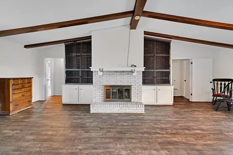 Living - 596 Saffle Rd, Robinson, TX 76706 photo 2 of 3