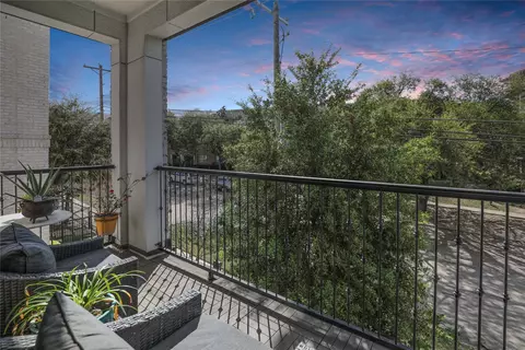 7333 Valley View Ln #607, Dallas, TX 75240