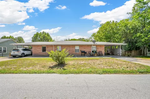 120 E Monterey St, Denison, TX 75021