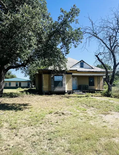 706 5th, Brady, TX 76825