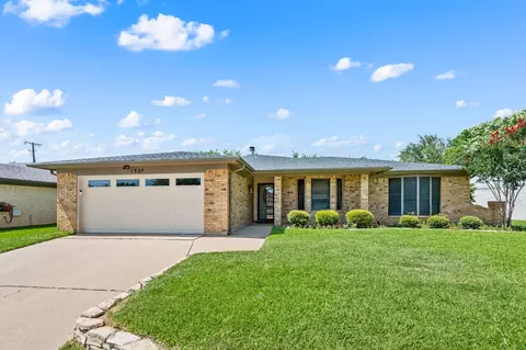 1337 Storm Dr, Bedford, TX 76022
