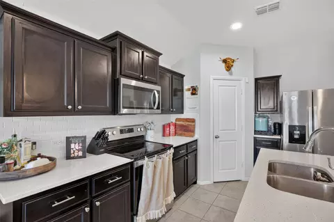 717 Durango Ln, Cleburne, TX 76033 photo 3