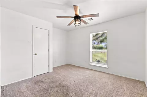 Bedroom - 11555 Plainview Rd, Krum, TX 76249 photo 2 of 4