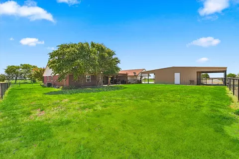 Exterior - 11555 Plainview Rd, Krum, TX 76249 photo 7 of 10