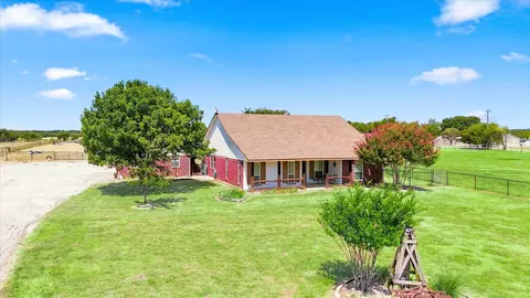 Exterior - 11555 Plainview Rd, Krum, TX 76249 photo 9 of 10