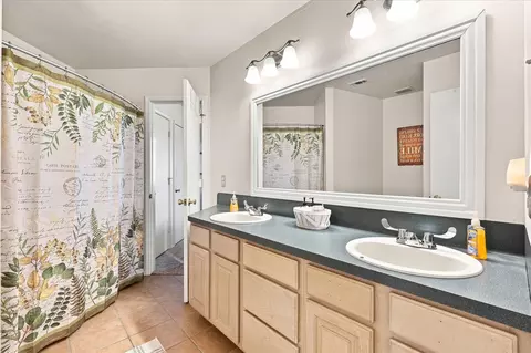 Bath - 11555 Plainview Rd, Krum, TX 76249 photo 6 of 6