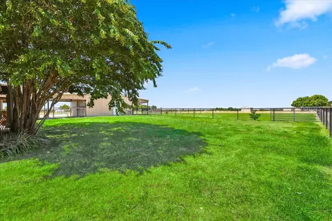 Exterior - 11555 Plainview Rd, Krum, TX 76249 photo 6 of 10