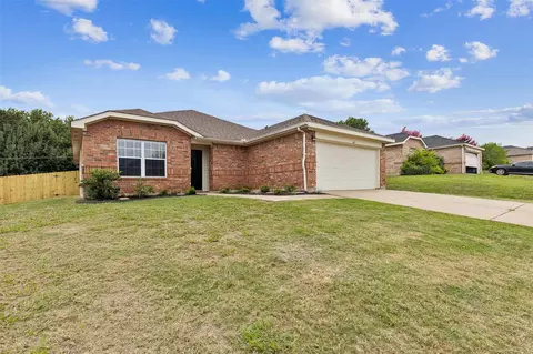 845 Beaver Creek Dr, Burleson, TX 76028