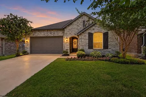 1916 Outpost Creek Ln, Aubrey, TX 76227