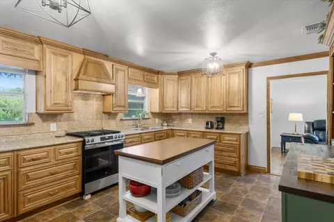 603 N 4th St, Wills Point, TX 75169