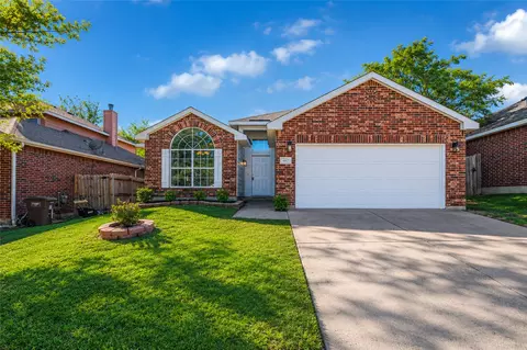 4817 Barnhill Ln, Fort Worth, TX 76135