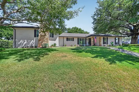 47 Bounty Rd E, Benbrook, TX 76132