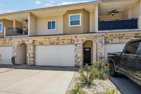 1325 Summerset Ln, Burleson, TX 76028
