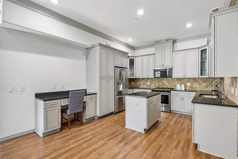 1325 Summerset Ln, Burleson, TX 76028