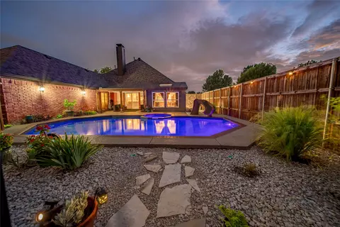 2530 Cresthaven Dr, Garland, TX 75040