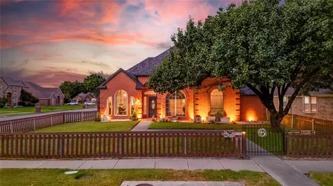 2530 Cresthaven Dr, Garland, TX 75040