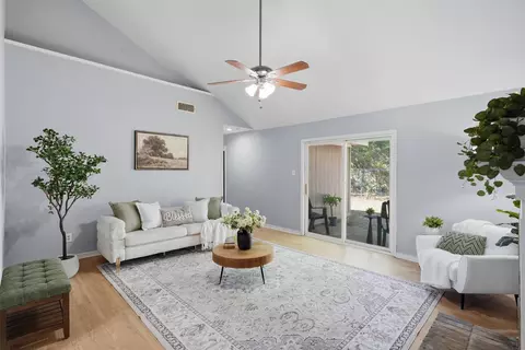 912 Turner Ct, Cedar Hill, TX 75104