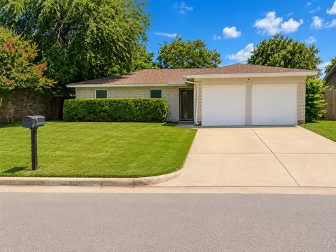 517 Annapolis Dr, Fort Worth, TX 76108