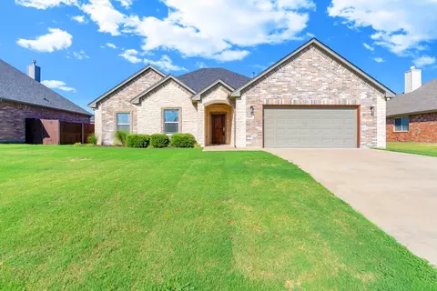 808 Chestnut Grove Dr, Cleburne, TX 76033