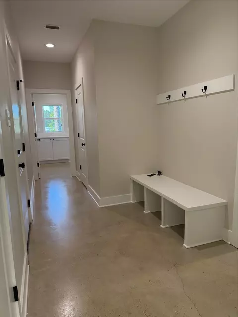 Entry Way - 304 Lake Rd, Plain Dealing, LA 71064 photo 1 of 2