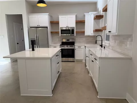 Kitchen - 304 Lake Rd, Plain Dealing, LA 71064 photo 1 of 1